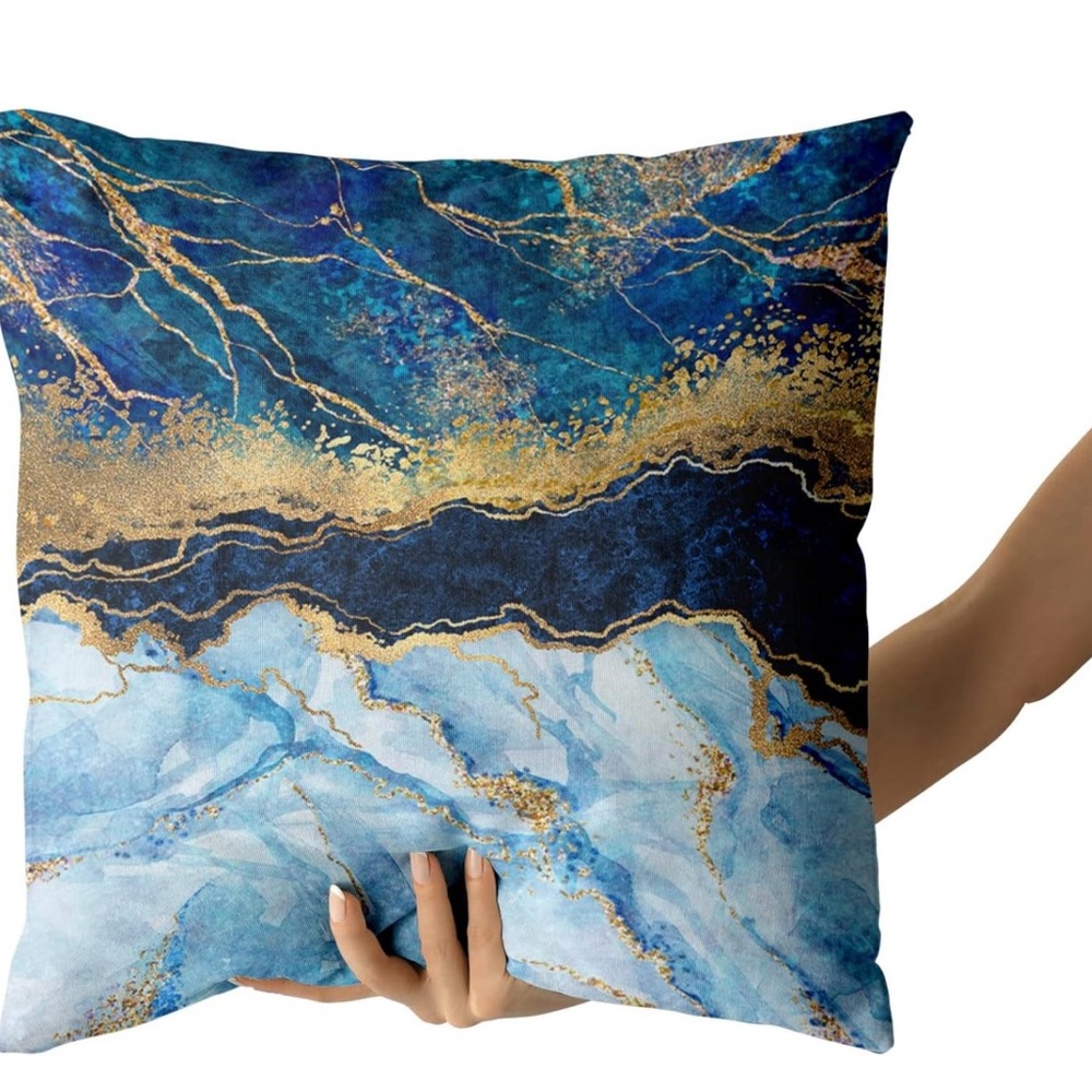 set of 2 18 x 18 NWOT Pillow cover marble design.